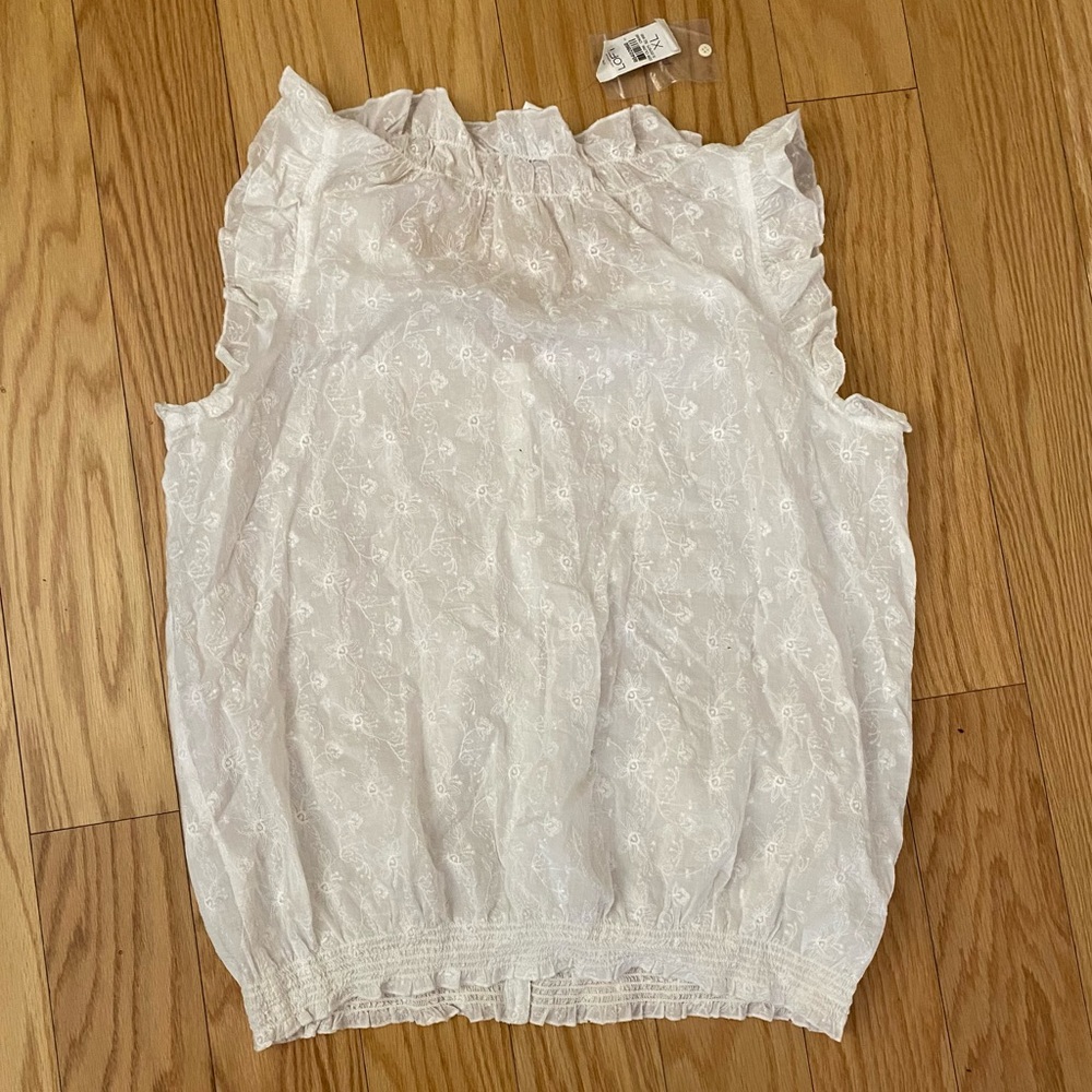 Ann Taylor Loft white eyelet sleeveless button-up shirt - Picture 2 of 6